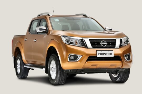 Nissan Frontier 2017 chega com novo design, motor diesel biturbo e chassi reforçado