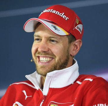 Sebastian Vettel demonstra muita satisfação com o desempenho da Ferrari este ano. Foto: Ferrari