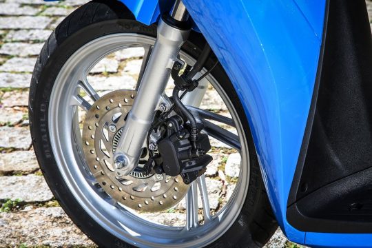 Rodas de 16 polegadas proporcionam mais elegância e conforto. Foto: Honda