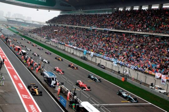 F-1: Lewis Hamilton vence o GP da China e empata com Vettel no campeonato