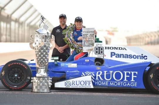 Michael Andretti e Takuma Sato uma parceria vitoriosa. Foto: Chris Cowens - Indycar