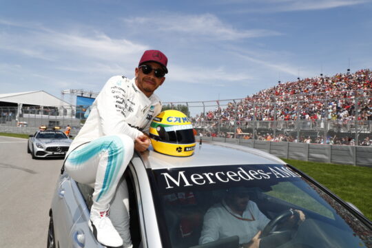 F-1: Lewis Hamilton larga na frente e iguala número de pole positions de Ayrton Senna