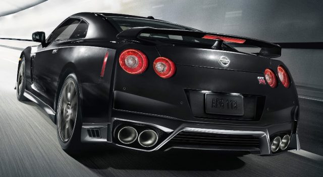 GT-R PRETO 7-4 TRASEIRA