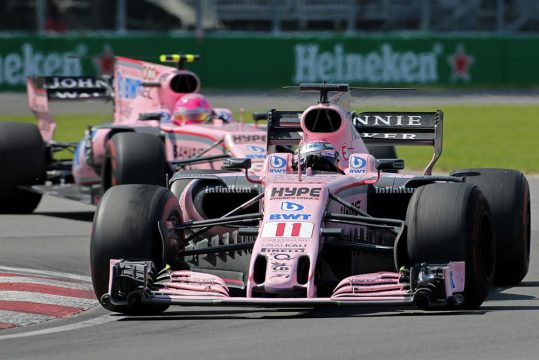 As Force India de Perez e Ocon tiveram um acidente que poderia ter consequência grave para os pilotos. Foto: Divulgação