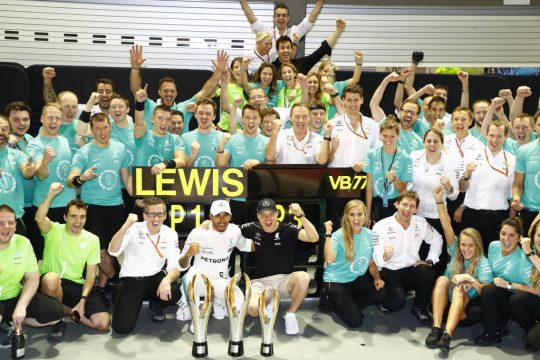 O inglês Lewis Hamilton conquistou em Singapura a sua 60a vitória na F-1. Foto - Wolfgang Wilhelm