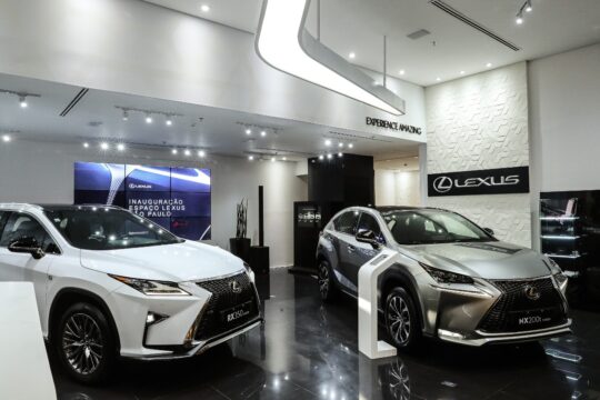 Lexus reforça marca com expansão de concessionárias no Brasil