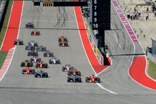 Sebastian Vettel largou em segundo mas tomou a ponta na primeira curva. Foto: Ferrari