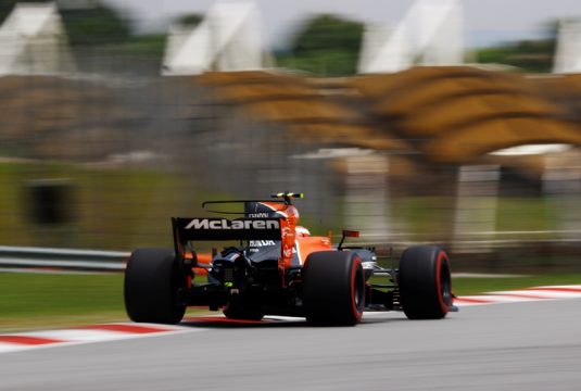 A McLaren fez uma boa corrida desde os treinos de sexta e sábado. O carro se comportou bem nas retas, seu ponto fraco. Foto: Steven Tee/McLaren ref: Digital Image _O3I2991