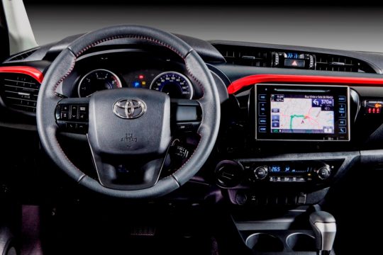 Painel da nova vers?o Hilux Challenge 2018. Foto: Toyota