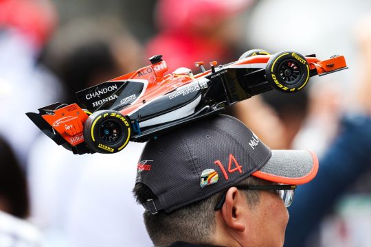 Apesar do apoio da torcida a McLaren n?o conseguiu um bom desempenho em Suzuka. Foto: Charles Coates/McLaren