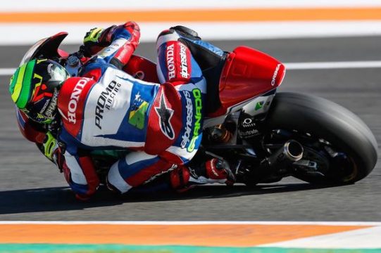 O piloto brasileiro embarca para o Brasil para disputar a final do Superbike, domingo 26 de novembro em Interlagos. Foto: Vipcomm