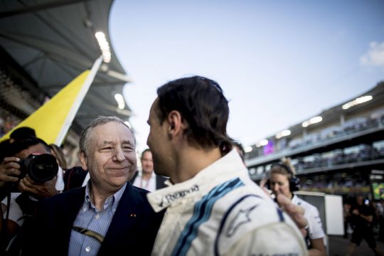 O ex-chefe na Ferrari e atual presidente da FIA, o franc?s Jean Todt, foi cumprimentar Felipe Massa antes da largada. Foto: Glenn Dunbar/Williams