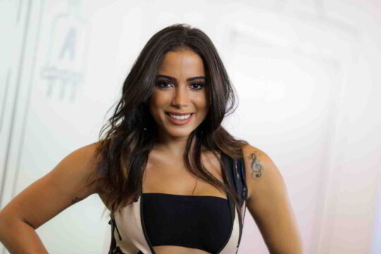 Anitta vai contar o hino nacional no GP Brasil de F-1