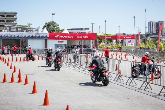 A Honda tem a maior e mais completa pista de test-ride do Sal?o Duas Rodas. Foto: Honda