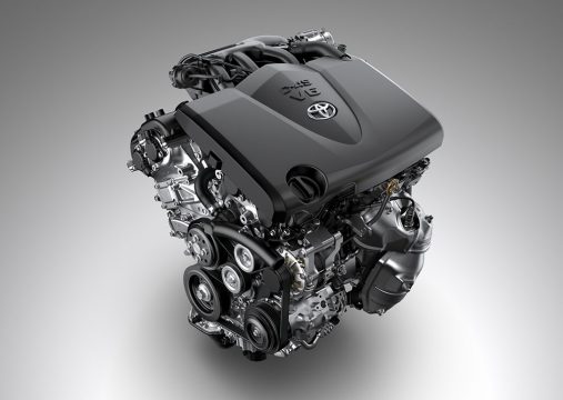 Novo motor mais potente com 310 cv e novo c?mbio autom?tico de oito velocidades. Foto: Toyota