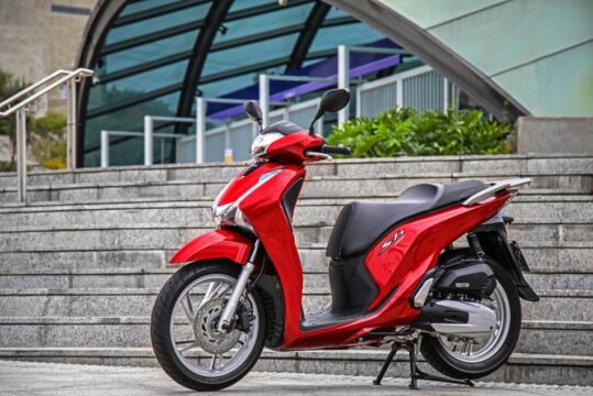 Scooter Honda SH 150i ganha nova versão DLX