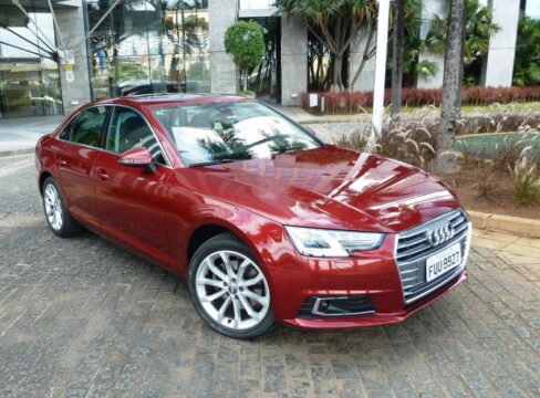 Audi A4 Sedan Ambiente com 190 cv de potência e câmbio S tronic