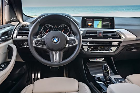 Painel do novo BMW X3. Foto: BMW