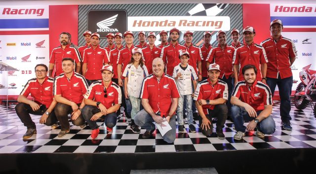 Os pilotos da Honda Racing foram apresentados em São Paulo, juntamente com a equipe de executivos da Honda, responsáveis pelas áreas de competição e marketing. Foto: Wander Roberto/Vipcom