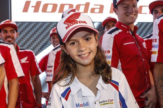 Giovanna Cana Brasil, com apenas 9 anos de idade já integra a equipe da Honda Racing. Foto: Wander - Vipcomm