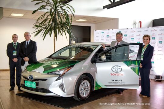 Toyota do Brasil apresenta primeiro veículo híbrido flex do mundo
