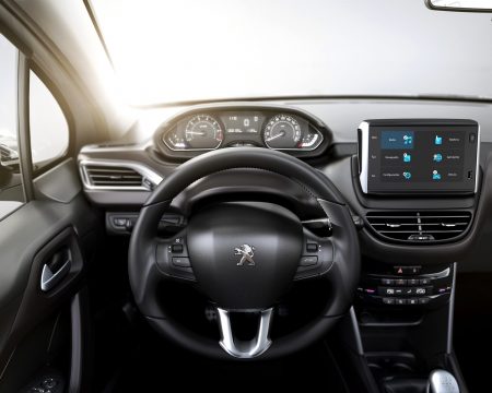 Painel denominado de I-Cockpit é moderno e inovador com fácil leitura dos instrumentos. Foto: Peugeot.