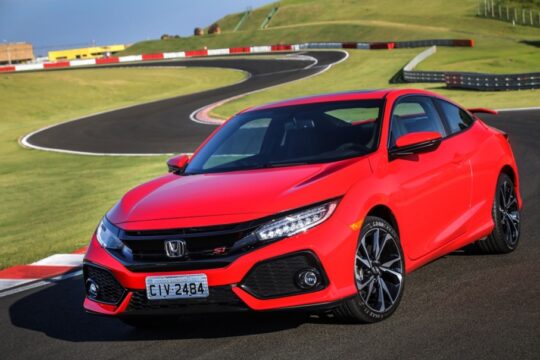Honda lança no Brasil novo Civic Si com 208 cv de potência