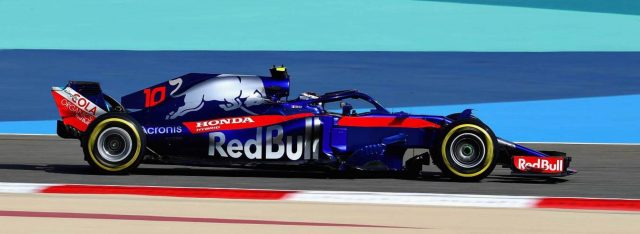 A Toro Rosso-Honda de Pierre Gasly vai largar na quinta posição no GP do Bahrein. Foto: Mark Thompson