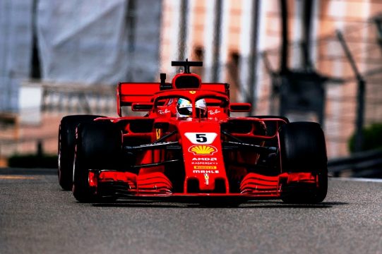 O alemão Sebastian Vettel da Ferrari larga na primeira fila com o segundo tempo. Foto: Ferrari