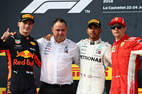 Lewis Hamilton assume a liderança do campeonato de pilotos, após o seu principal rival errar na primeira curva. Foto: Mark Thompson/Getty Images) // Getty Images / Red Bull Content Pool // AP-1W2W8KHTN1W11 // Usage for editorial use only // Please go to www.redbullcontentpool.com for further information. //