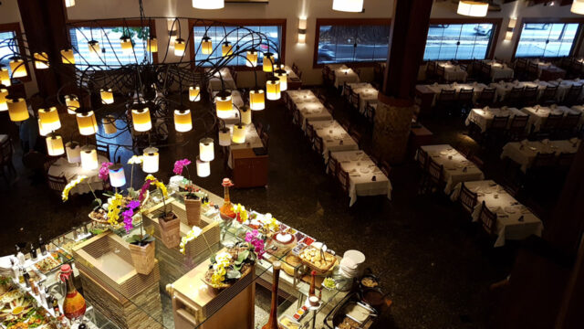 Churrascaria Bovinus Rebouças oferece buffet de sobremesas incluso