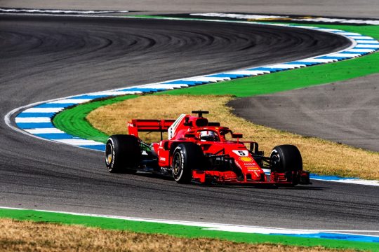 Em boa fase, a Ferrari de Sebastian Vettel larga na pole position do GP da Alemanha. Foto: Ferrari