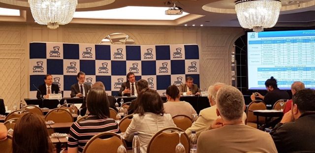 Coletiva de imprensa realizada excepcionalmente nesta sexta-feira (6) em São Paulo- SP, para anunciar o programa Rota 2030 assinado ontem pelo presidente Michel Temer. Foto: Amauri Yamazaki