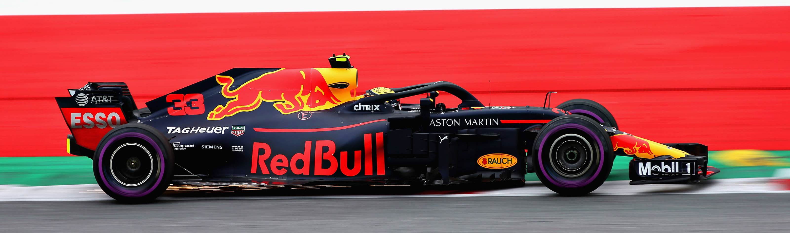 Max Verstappen da RBR quase perdeu a primeira posição devido ao dechapamento do pneu traseiro esquerdo. Foto Charles Coates/Getty Images) // Getty Images / Red Bull Content Pool // AP-1W4H4ZNQS2111 // Usage for editorial use only // Please go to www.redbullcontentpool.com for further information. //