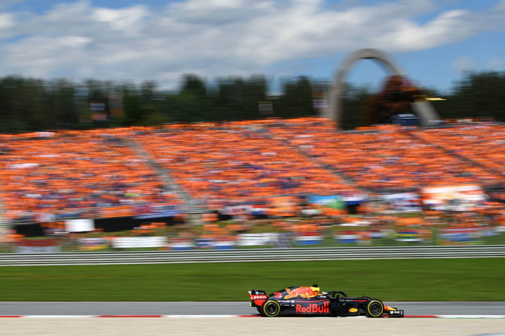 SPIELBERG, AUSTRIA - JULY 01: Daniel Ricciardo of Australia driving the (3) Aston Martin Red Bull Racing RB14 TAG Heuer on track during the Formula One Grand Prix of Austria at Red Bull Ring on July 1, 2018 in Spielberg, Austria. (Photo by Patrik Lundin/Getty Images) // Getty Images / Red Bull Content Pool // AP-1W5518ZTN2111 // Usage for editorial use only // Please go to www.redbullcontentpool.com for further information. //