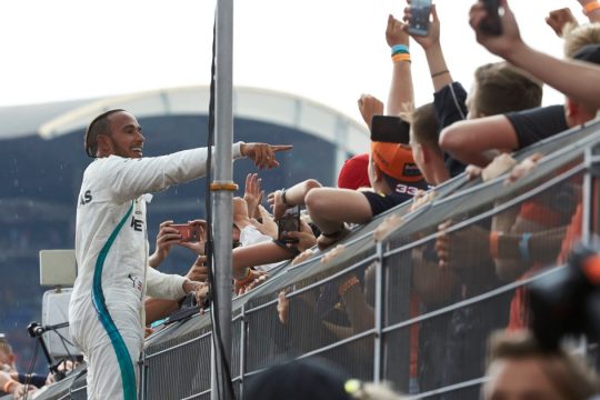 Lewis Hamilton acumula 66 vitórias na F-1. A sua frente somente Michael Schumacher com 91 vitórias. Foto: Mercedes