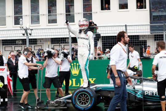 Lewis Hamilton em grande fase, pode conquistar a sua 67a vitória na categoria. Foto: Mercedes