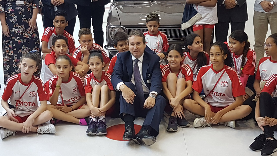 Ricardo Machado Bastos Diretor de Relações Governamentais junto com os alunos no Toyota Tour. Proximidade com a comunidade. Foto: Amauri Yamazaki