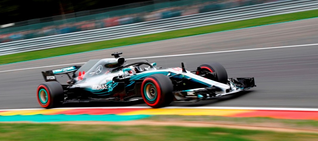 Lewis Hamilton conquistou sua 78a pole-position na F-1 e é o favorito ao titulo. Foto: Mercedes