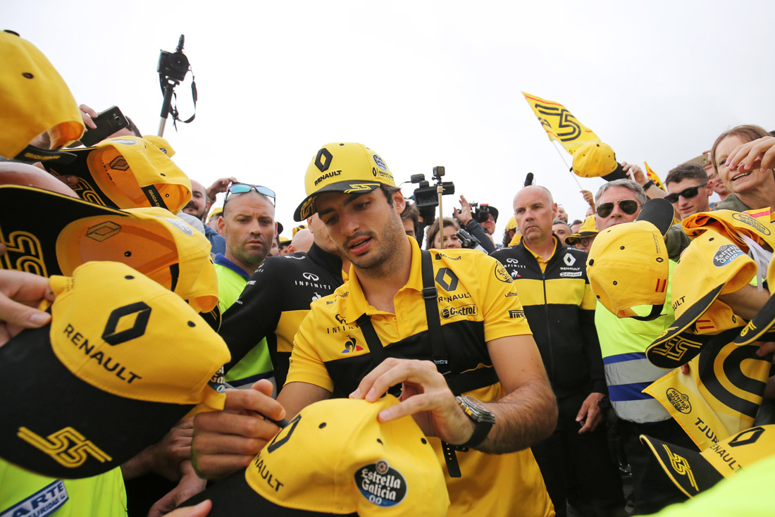 Carlos Sainz Jr (ESP) Renault Sport F1 Team signs autographs for the fans. Spanish Grand Prix, Saturday 12th May 2018. Barcelona, Spain.