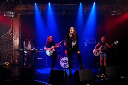 Alunos da School of Rock participam de projeto de incentivo aos jovens talentos da 3ª SP Oktoberfest