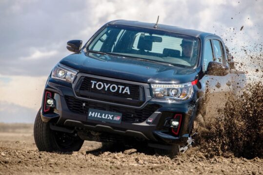 Toyota apresenta edição especial da Hilux GR Sport com motor V6 Gazoo Racing
