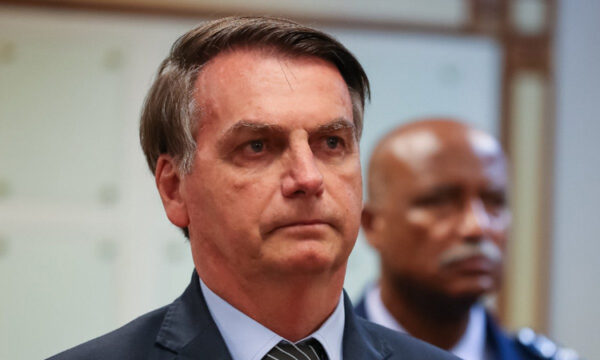 Ministro da Saúde diz que permanece no cargo