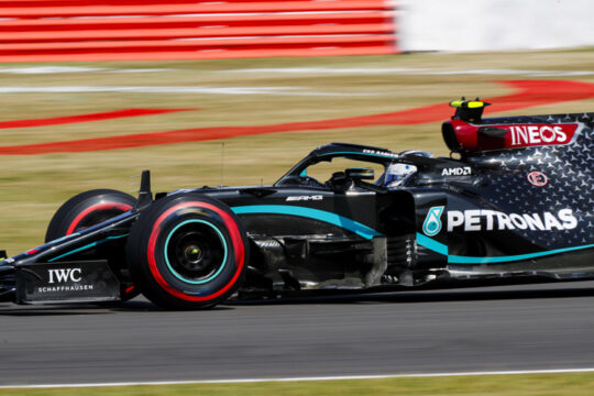 Valtteri Bottas faz a pole para o GP dos 70 anos da F-1