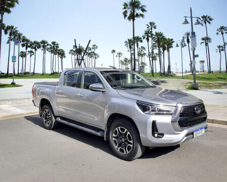 Andamos na Toyota Hilux SRX diesel 2022