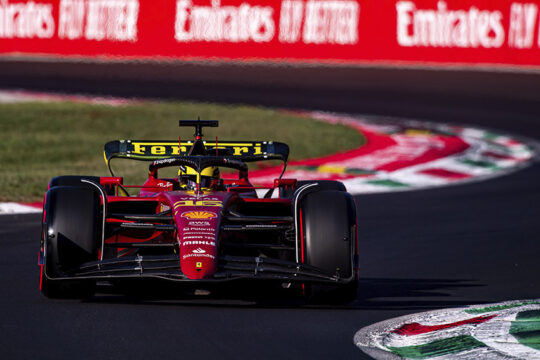 Sainz faz o melhor tempo na sexta em Monza