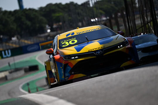 Cesar Ramos vence corrida Sprint em Interlagos