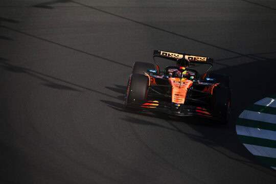 Oscar Piastri da McLaren vence na Arábia Saudita